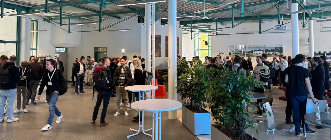 Foyer der Fachtagung zu Data Science und KI in Meschede